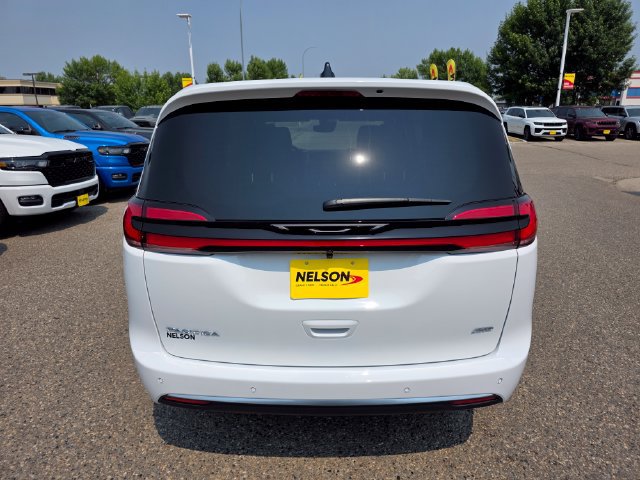 New 2027 Chrysler Pacifica Select AWD/4WD image 10