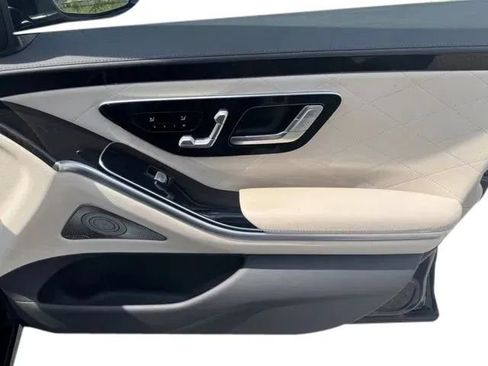 Used 2022 Mercedes-Benz S 500 4MATIC w/ 3D Technology Package image 17