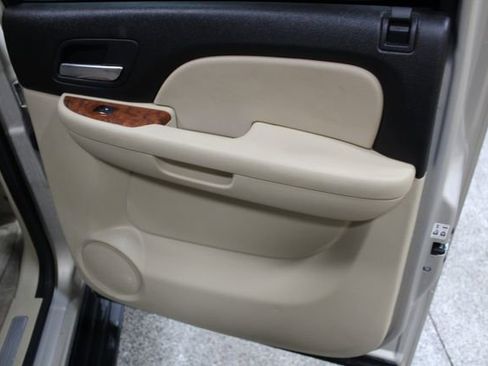 Used 2007 Chevrolet Suburban LT w/ LT Preferred Equipment Group image 25