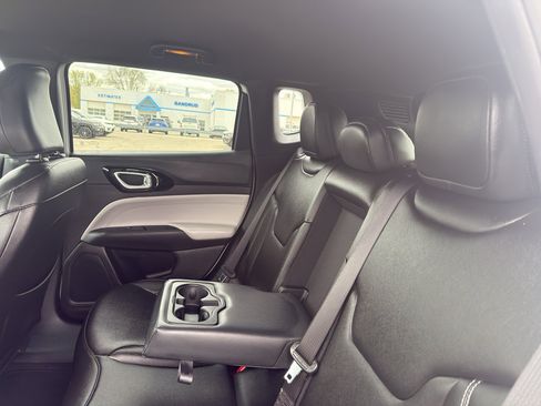 Used 2025 Jeep Compass Limited AWD/4WD image 30