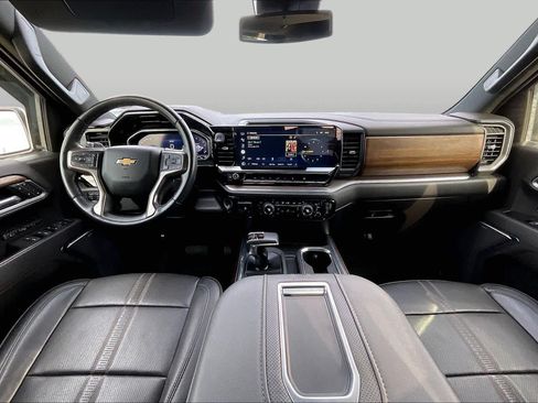 Certified 2022 Chevrolet Silverado 1500 High Country w/ High Country Premium Package AWD/4WD image 16