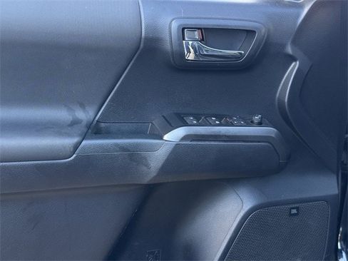 Used 2022 Toyota Tacoma TRD Off-Road w/ Technology Package image 27