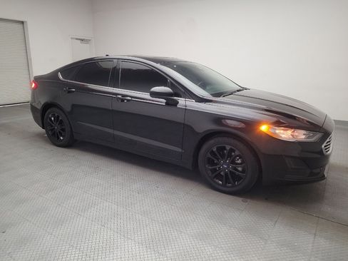 Used 2020 Ford Fusion SE image 11