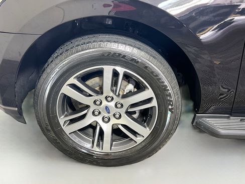 Used 2024 Ford Expedition Limited image 13