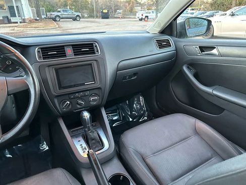 Used 2012 Volkswagen Jetta SE image 23