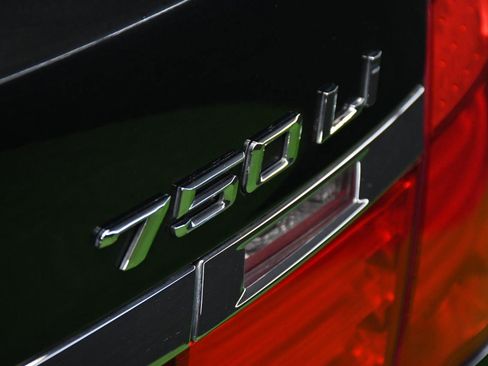 Used 2010 BMW 750Li xDrive image 9