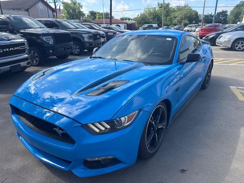 Used 2017 Ford Mustang GT Premium w/ Enhanced Security Package RWD image 26