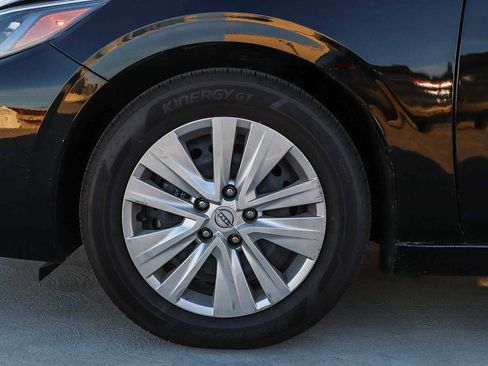 Used 2024 Nissan Sentra S image 11