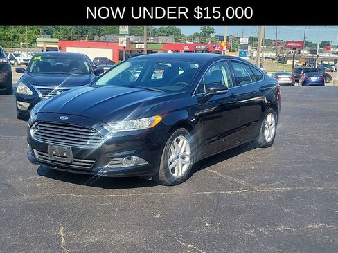 Used 2016 Ford Fusion SE w/ Equipment Group 202A FWD image 2