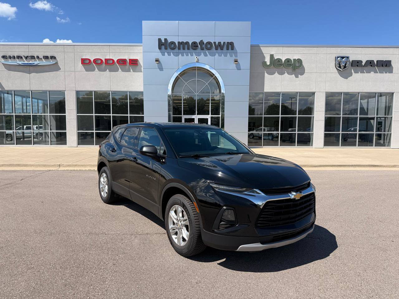 Used 2022 Chevrolet Blazer LT w/ LPO, Cargo Package FWD image 1
