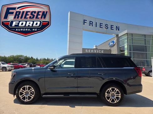 Used 2025 Ford Expedition Active AWD/4WD image 4