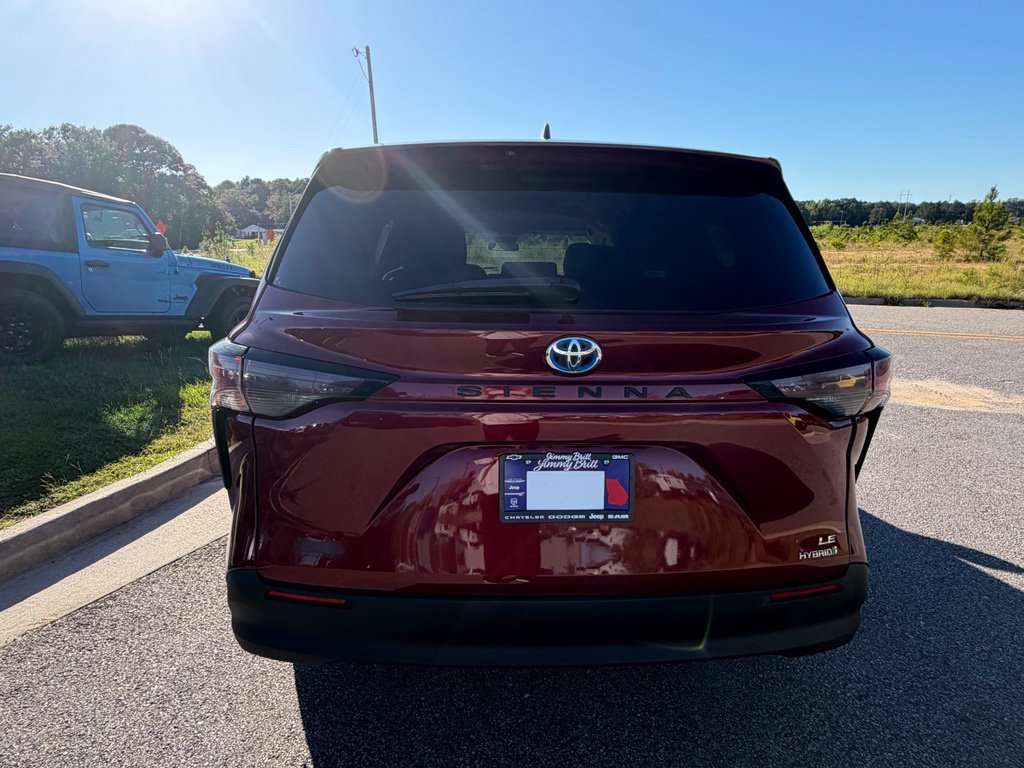 Used 2023 Toyota Sienna LE FWD image 16