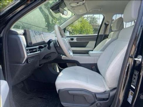 New 2025 Hyundai Santa Fe SE image 9