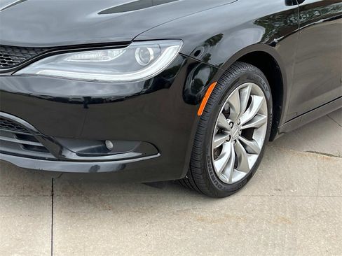 Used 2015 Chrysler 200 S image 8