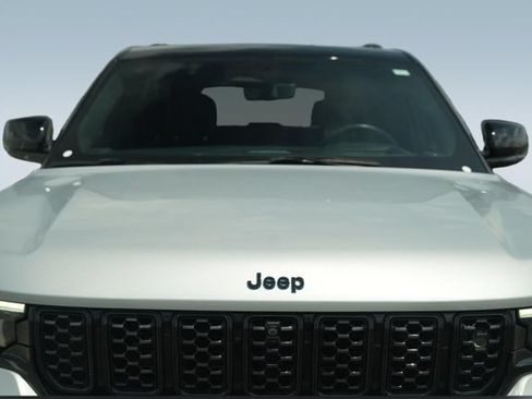 Used 2023 Jeep Grand Cherokee Summit AWD/4WD image 45