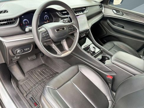 Used 2024 Jeep Grand Cherokee L Limited w/ Luxury Tech Group II image 4