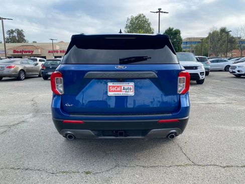 Used 2022 Ford Explorer XLT w/ Equipment Group 202A image 4