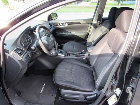 Used 2017 Nissan Sentra SV FWD image 4