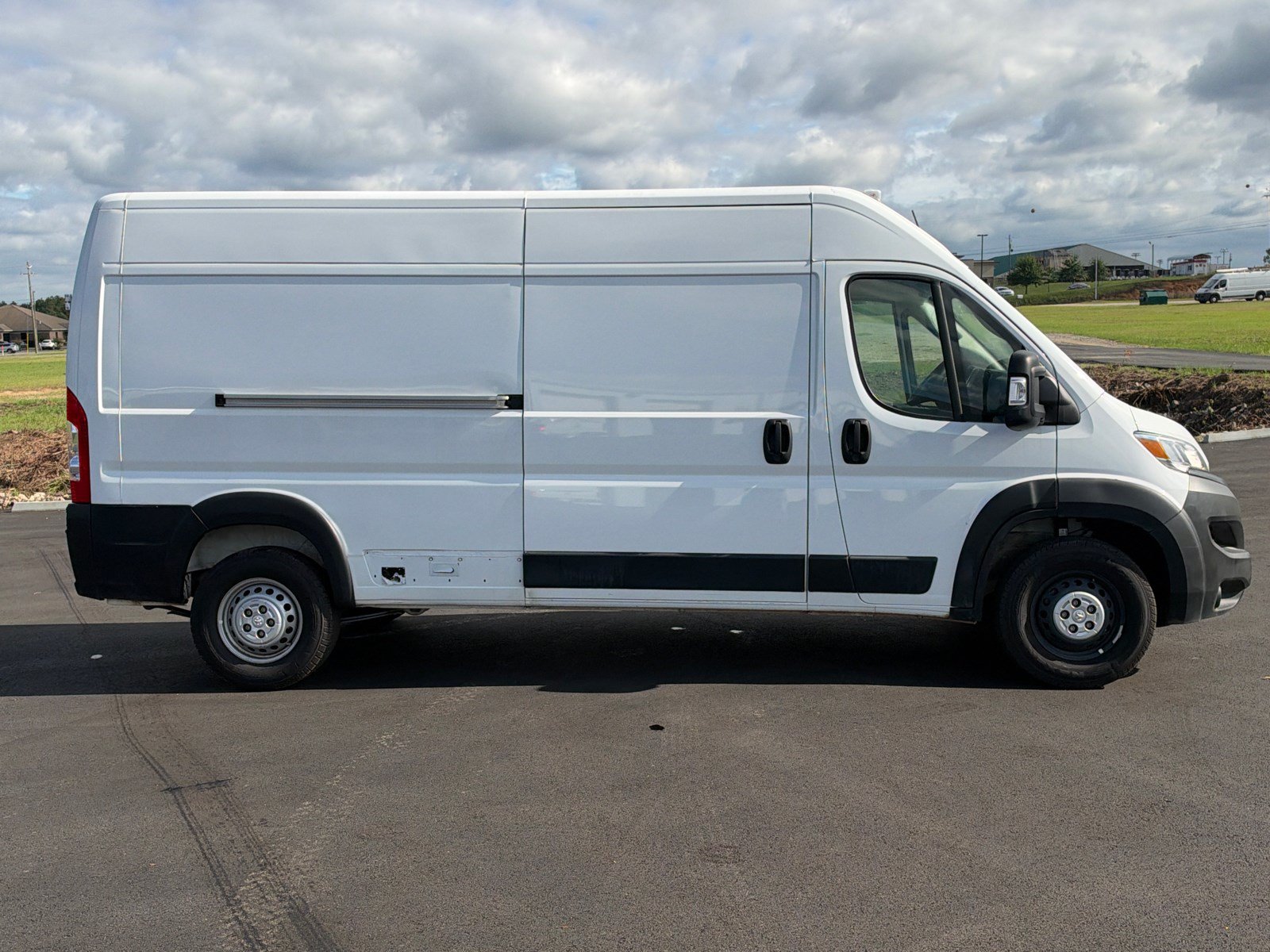 Used 2024 RAM ProMaster 2500 w/ Convenience Group FWD image 4