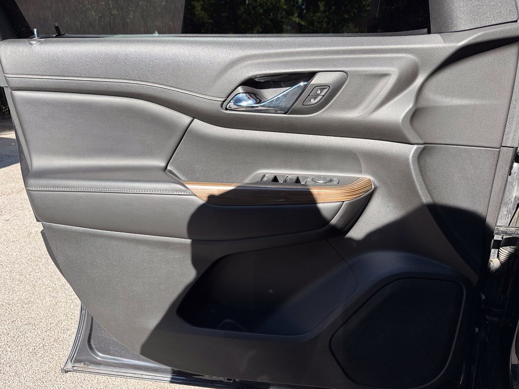 Used 2020 GMC Acadia SLE w/ LPO, Floor Liner Package FWD image 22