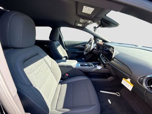 New 2026 Chevrolet Equinox EV LT image 28