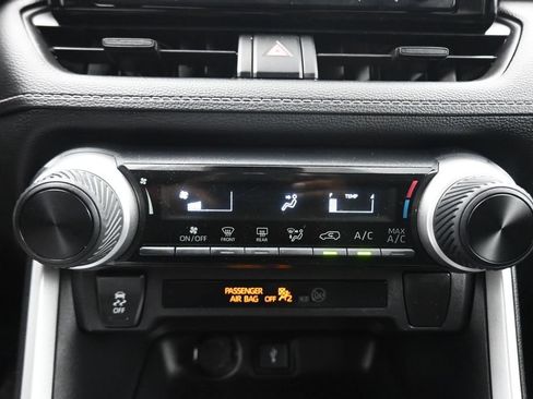 Used 2021 Toyota RAV4 LE FWD image 19