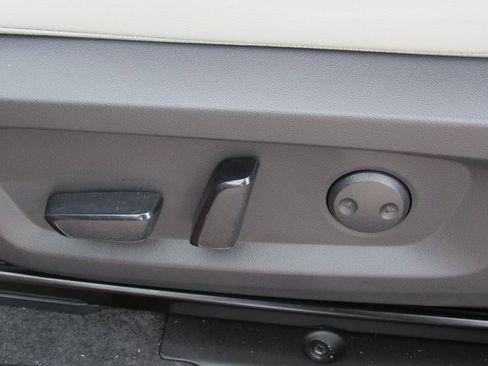 New 2025 Mitsubishi Outlander SE image 15