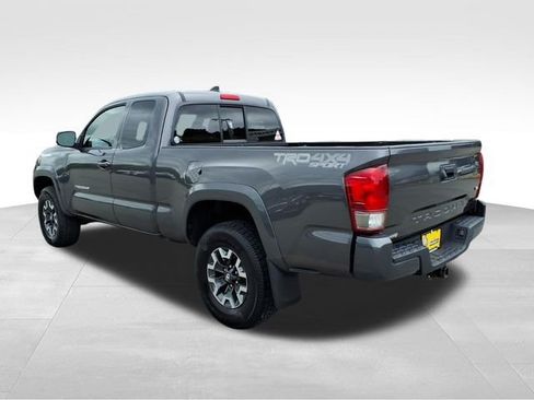 Used 2017 Toyota Tacoma TRD Sport w/ Tow Package AWD/4WD image 7