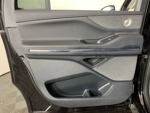 New 2025 Lincoln Navigator L Reserve image 32