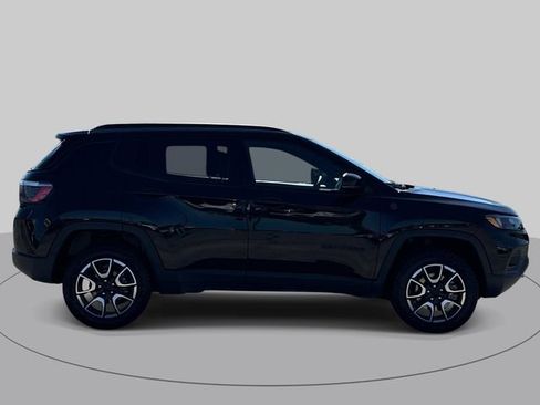 Certified 2024 Jeep Compass Trailhawk w/ Trailhawk Convenience Group AWD/4WD image 3