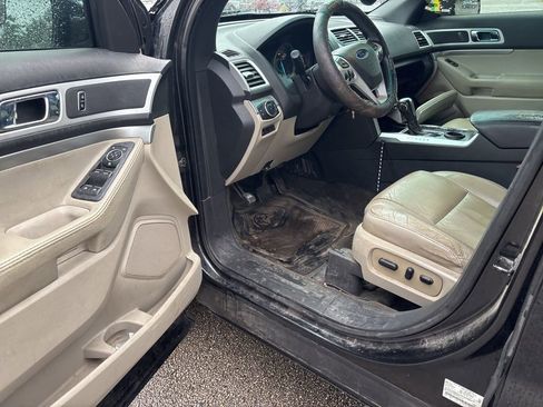 Used 2015 Ford Explorer XLT w/ Equipment Group 202A image 10