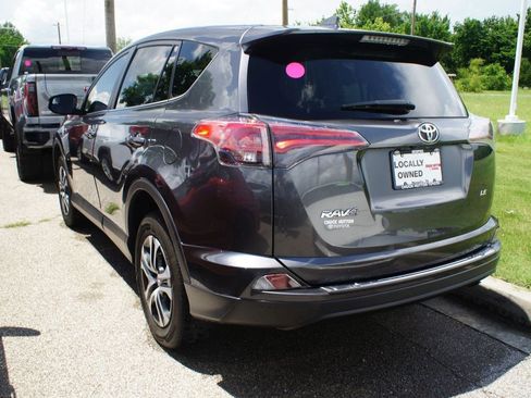 Used 2018 Toyota RAV4 LE w/ All Weather Liner Package FWD image 5