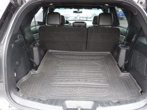 Used 2017 Ford Explorer XLT w/ Equipment Group 202A image 29