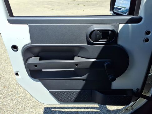 Used 2009 Jeep Wrangler X AWD/4WD image 11