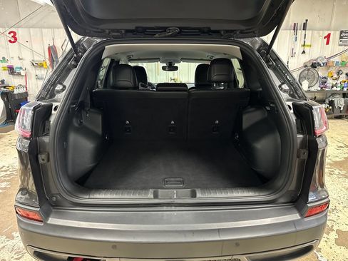 Used 2019 Jeep Cherokee Trailhawk w/ Cold Weather Group AWD/4WD image 22