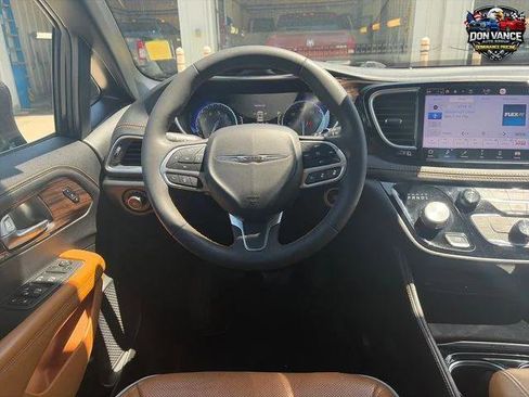 Certified 2022 Chrysler Pacifica Pinnacle AWD/4WD image 14