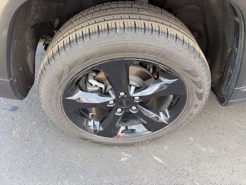 Used 2024 Jeep Grand Cherokee Limited w/ Black Appearance Package image 50