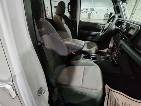 Used 2025 Jeep Gladiator Mojave image 28