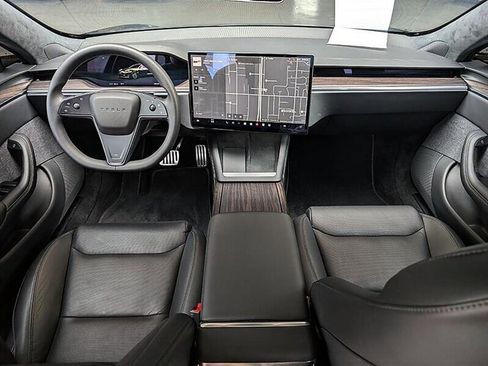 Used 2022 Tesla Model S AWD image 3