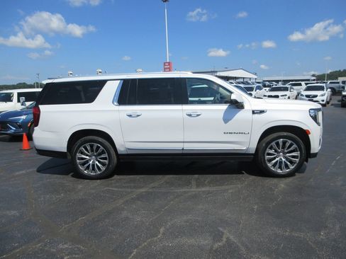 Used 2021 GMC Yukon XL Denali w/ Denali Ultimate Package AWD/4WD image 2