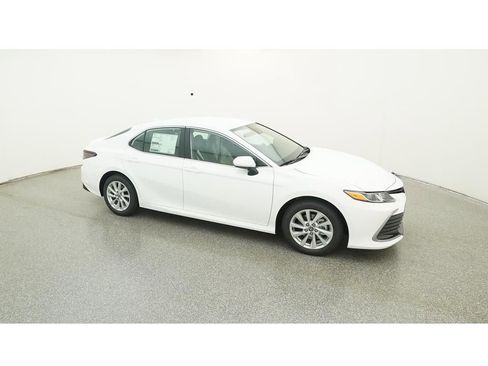 Used 2023 Toyota Camry LE image 13