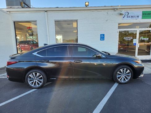 Used 2021 Lexus ES 300h w/ Accessory Package 2 FWD image 7
