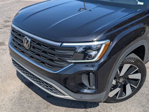 Used 2024 Volkswagen Atlas Cross Sport SE image 13