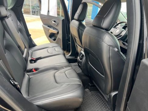 Used 2019 Jeep Cherokee Limited image 20