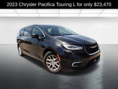 Used 2023 Chrysler Pacifica Touring-L