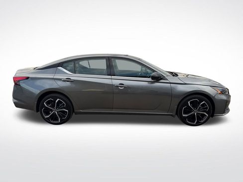 Used 2023 Nissan Altima 2.5 SR AWD/4WD image 6