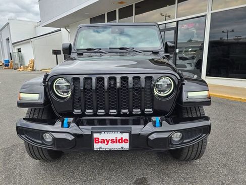 Used 2021 Jeep Wrangler Unlimited Sahara AWD/4WD image 4