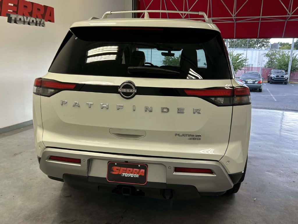 Used 2023 Nissan Pathfinder Platinum w/ Cargo Package AWD/4WD image 4
