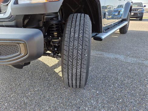 Used 2025 Jeep Gladiator Sport AWD/4WD image 13