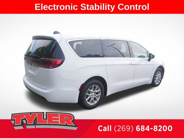 New 2027 Chrysler Pacifica Select FWD image 8